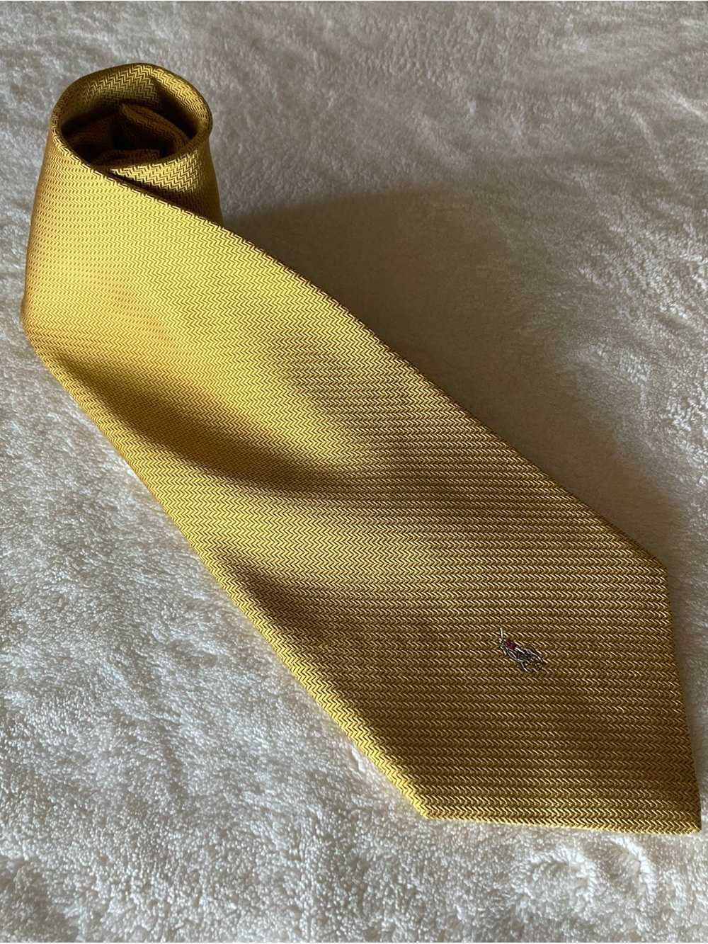 Polo Ralph Lauren 100% silk Repp tie w pony. Yellow/gold. 59-60” L. 4” W. Preppy